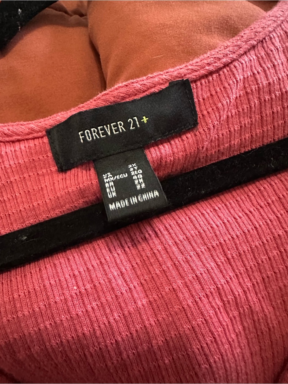 Forever 21 Hot Pink Ribbed Ruched Drawstring V-Neck Crop Top - Picture 3 of 3